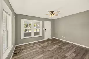 731 37th St S, Saint Petersburg, FL 33711 - Photo 2