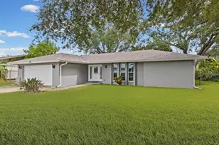 9633 Portside Dr, Seminole, FL 33776 - Photo 2