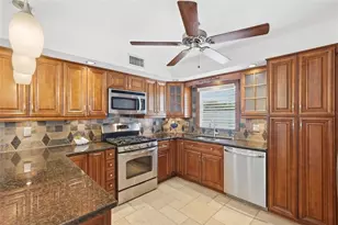 542 59th Way S, Saint Petersburg, FL 33707 - Photo 8