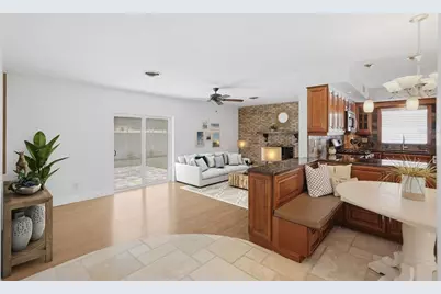 542 59th Way S, Saint Petersburg, FL 33707 - Photo 4