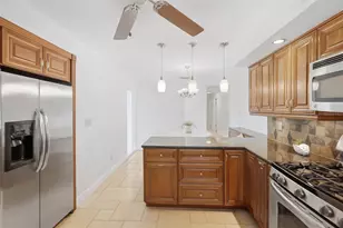 542 59th Way S, Saint Petersburg, FL 33707 - Photo 10