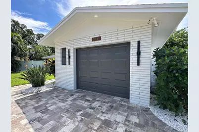 542 59th Way S, Saint Petersburg, FL 33707 - Photo 2