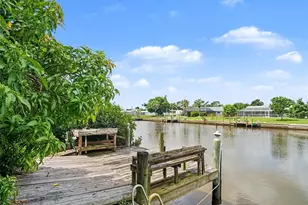 562 E Tarpon Blvd NW, Port Charlotte, FL 33952 - Photo 2