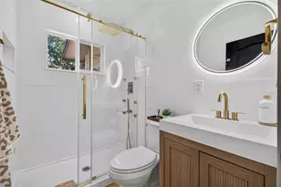 9025 1st St NE, Saint Petersburg, FL 33702 - Photo 20