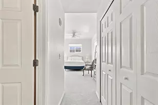316 8th St S, Saint Petersburg, FL 33701 - Photo 18