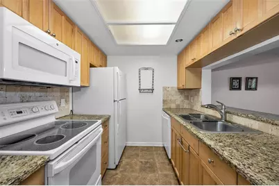 13612 S Village Drive #5307, Tampa, FL 33618 - Photo 8
