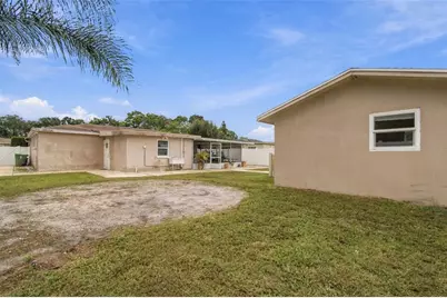 11006 N Oakleaf Avenue, Tampa, FL 33612 - Photo 36