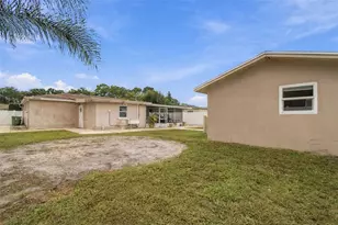 11006 N Oakleaf Ave, Tampa, FL 33612 - Photo 36