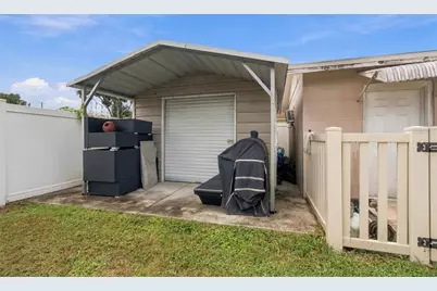 11006 N Oakleaf Avenue, Tampa, FL 33612 - Photo 28