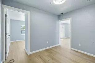 8143 Overlook Pl NE, Saint Petersburg, FL 33702 - Photo 16