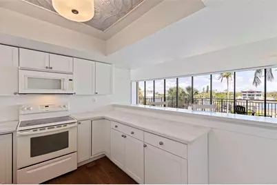 7600 Bayshore Drive #208, Treasure Island, FL 33706 - Photo 10