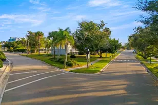 611 Destiny Dr, Ruskin, FL 33570 - Photo 52