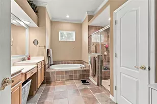 5105 Sylvan Oaks Dr, Valrico, FL 33596 - Photo 12