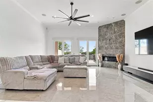 1022 Paseo Del Rio NE, Saint Petersburg, FL 33702 - Photo 10