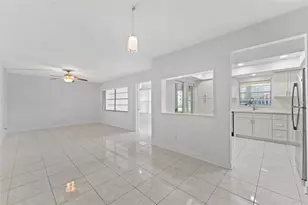 4700 Cove Cir, Saint Petersburg, FL 33708 - Photo 10
