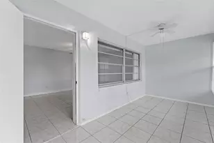 4700 Cove Cir, Saint Petersburg, FL 33708 - Photo 4