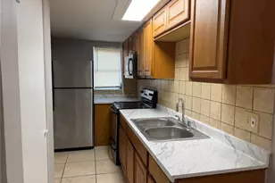 8707 N Mandarine Pl, Tampa, FL 33617 - Photo 10