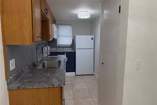 8709 N Mandarine Pl, Tampa, FL 33617 - Photo 10