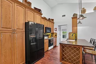 2010 River Park Ct, Valrico, FL 33596 - Photo 8