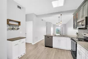 316 8th St S, Saint Petersburg, FL 33701 - Photo 8