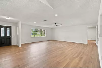 12201 Elsmere Court, Thonotosassa, FL 33592 - Photo 8