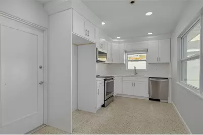 2001 41st Street N, Saint Petersburg, FL 33713 - Photo 4