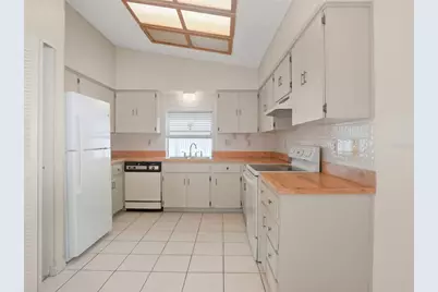 2289 Lake Forest Avenue, Spring Hill, FL 34609 - Photo 2