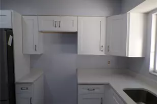 2455 35th St S, Saint Petersburg, FL 33711 - Photo 6