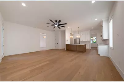 1200 13th Street N, Saint Petersburg, FL 33705 - Photo 2