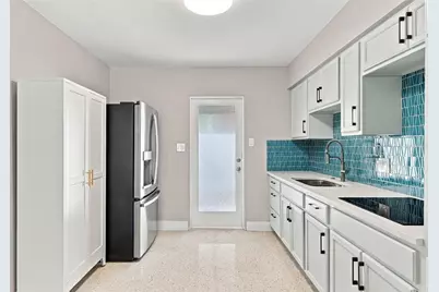 2002 1st Street S, Saint Petersburg, FL 33705 - Photo 2