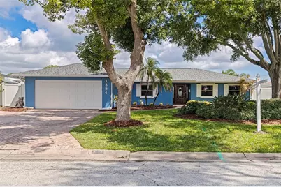 1894 Tanglewood Drive NE, Saint Petersburg, FL 33702 - Photo 2