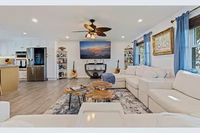 1894 Tanglewood Drive NE, Saint Petersburg, FL 33702 - Photo 6
