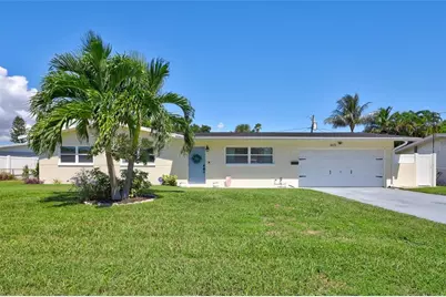 3672 Searobin Drive SE, Saint Petersburg, FL 33705 - Photo 1