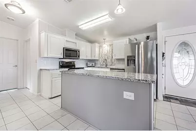 37232 Neukom Avenue, Zephyrhills, FL 33541 - Photo 10