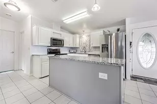 37232 Neukom Ave, Zephyrhills, FL 33541 - Photo 10