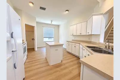 27353 Edenfield Drive, Wesley Chapel, FL 33544 - Photo 2