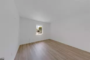9218 Tudor Dr, Tampa, FL 33615 - Photo 18