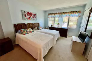 4650 Cove Cir, Saint Petersburg, FL 33708 - Photo 10
