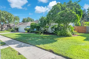 4008 Eagles Nest Dr, Valrico, FL 33596 - Photo 4