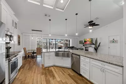 743 Kingston Court, Apollo Beach, FL 33572 - Photo 10