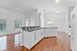 1435 Club Dr, Tarpon Springs, FL 34689 - Photo 6