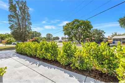 7599 Meadowlawn Drive N, Saint Petersburg, FL 33702 - Photo 4
