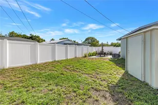7599 Meadowlawn Dr N, Saint Petersburg, FL 33702 - Photo 38