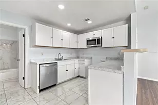 12291 Armenia Gables Cir, Tampa, FL 33612 - Photo 4
