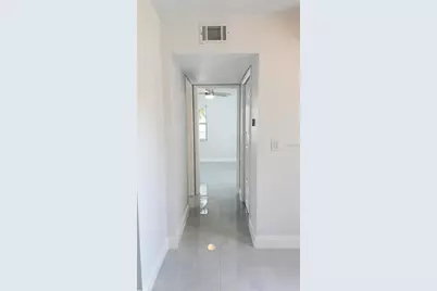 4611 W North B Street #228, Tampa, FL 33609 - Photo 4