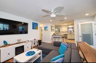 614 Lyndhurst St, Dunedin, FL 34698 - Photo 2