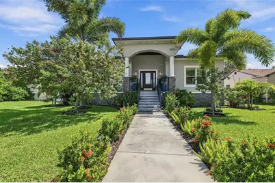 3925 1st Street NE, Saint Petersburg, FL 33703 - Photo 2