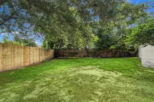 4216 N Sandalwood Cir, Tampa, FL 33617 - Photo 36