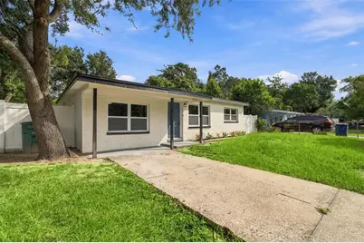 4216 N Sandalwood Circle, Tampa, FL 33617 - Photo 2
