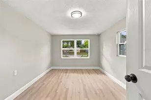 4216 N Sandalwood Cir, Tampa, FL 33617 - Photo 28